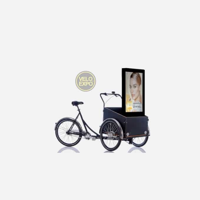 Vélo affichage OOH DOOH - vélo triporteur pour animation à vélo et activation street marketing à vélo publicitaire | Velo Expo