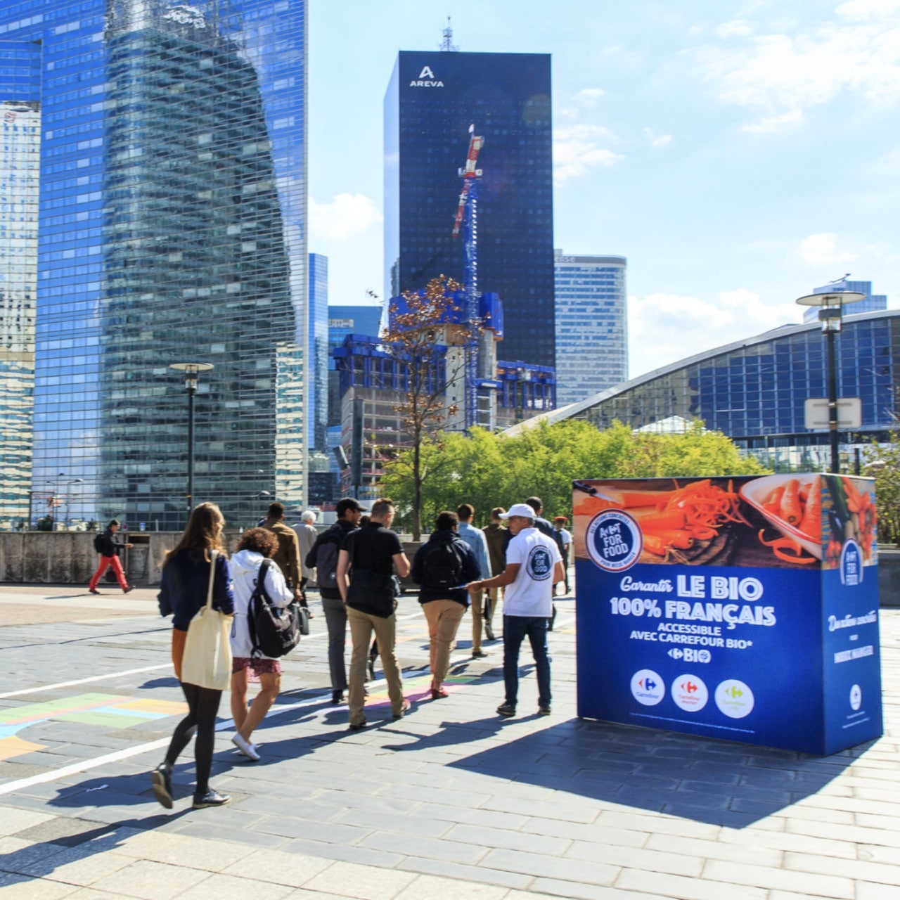 KubeExpo ou Kube Expo pour Carrefour France Act For Food. Affichage événementiel grand format cube. Campagne communication ooh hors-media par activation affichage avec cube publicitaire street marketing | Kube Expo | Agence Veymont