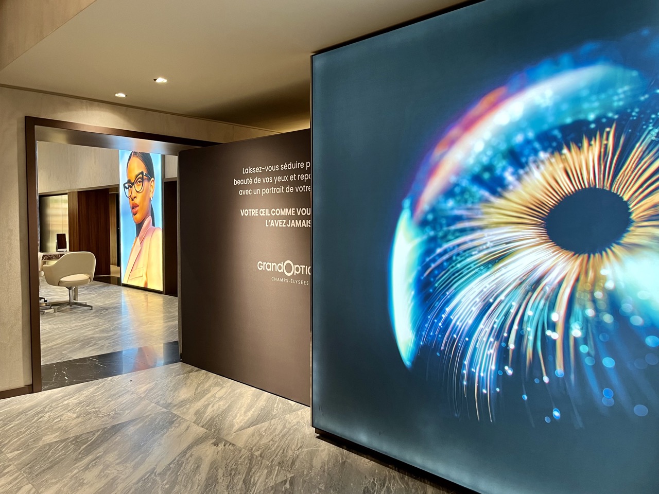 Veymont pour Grand Optical Champs Elysees - Animation retail. Exemple d'animation photo iris | Agence Veymont