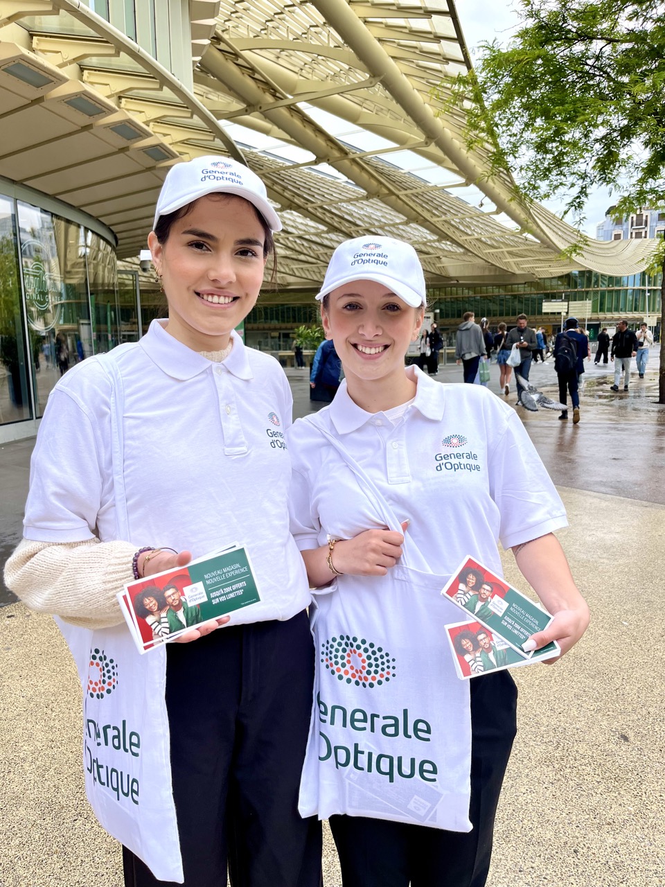 Paris les Halles street marketing distribution de flyers et coupons drive-to-store pour Generale d Optique | Quality Street Marketing - Veymont